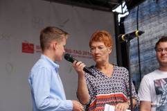Interview der Schülerzeitung auf der Bühne mit Carla Kniestedt